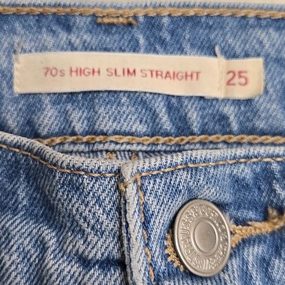 Levi's 70's High Waist Slim Straight Light Washed size 25 blank red label - Picture 2 of 16